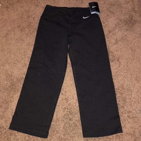 Nike Capris - Picture 1 of 3